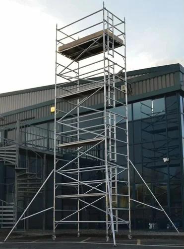 Mobile scaffold access tower